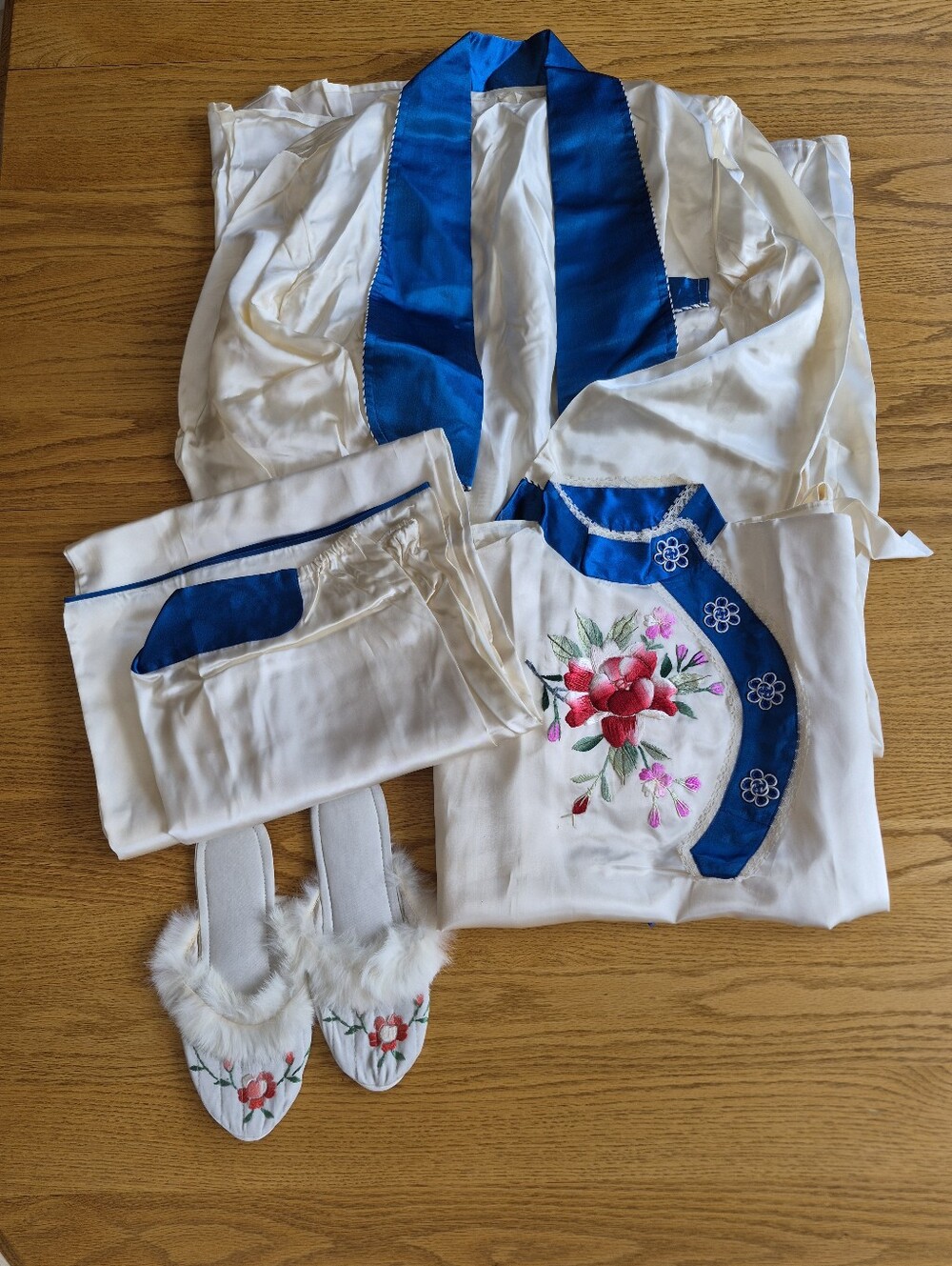 Japanese Pajama Set Robe Slippers Sz M Vintage 1950's